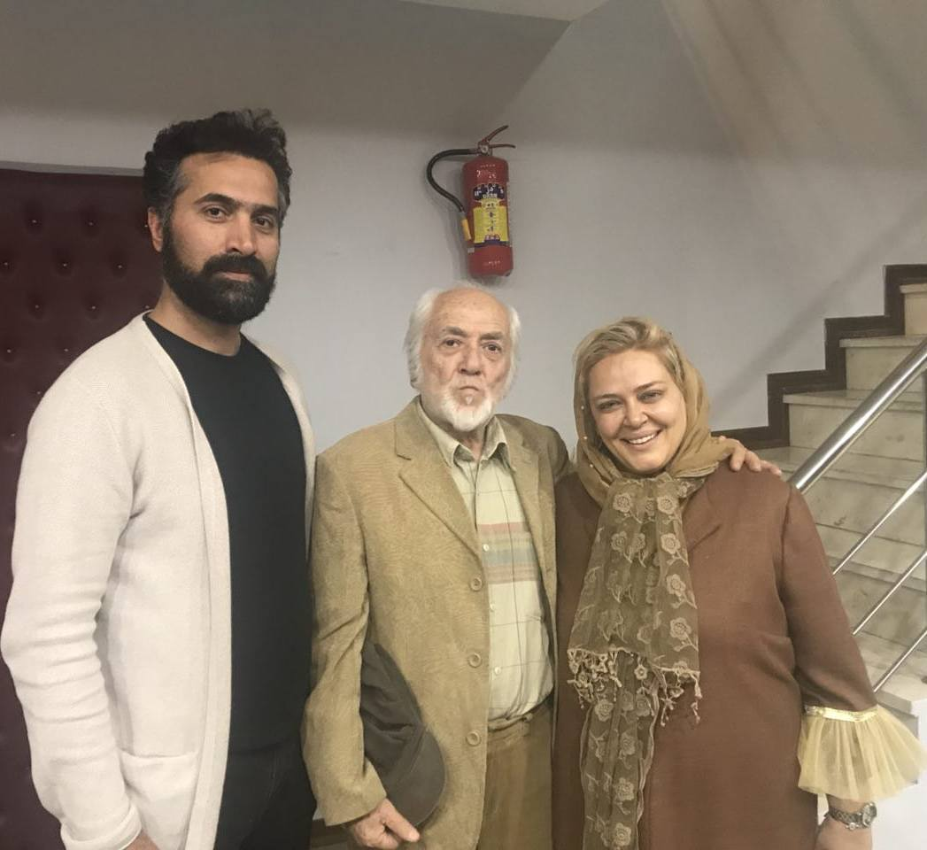 بهاره رهنما در کنار پدرش با حاجی زمان خواستگاری