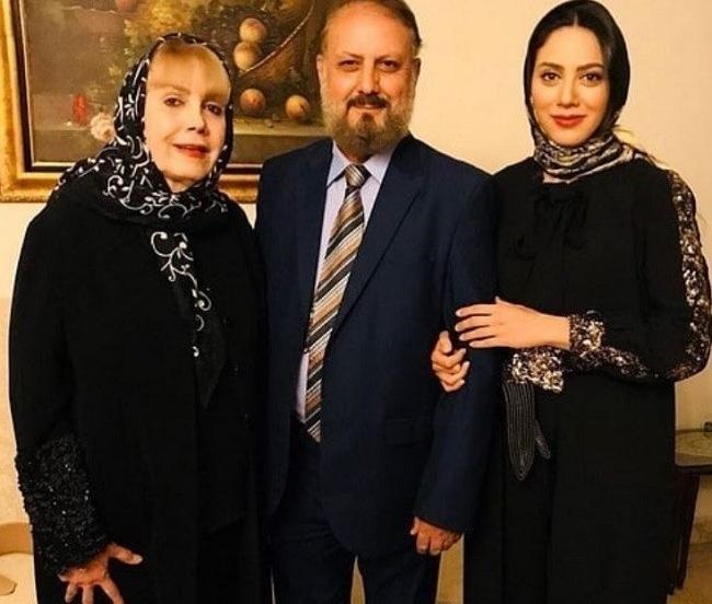 مارال فرجاد به همراه پدر و مادرش